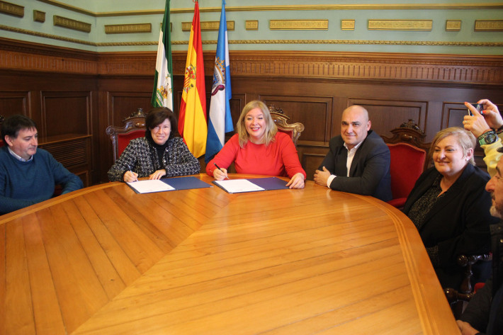 Ayuntamiento y Critas firman un acuerdo de colaboracin para la atencin a personas sin hogar y viviendo en la calle